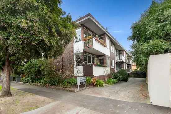 Stunning 1-Bedroom Bay View Apartment in Melbourne Docklands