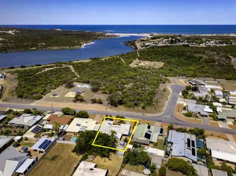 2-Bedroom House in Cape Burney Near Beaches