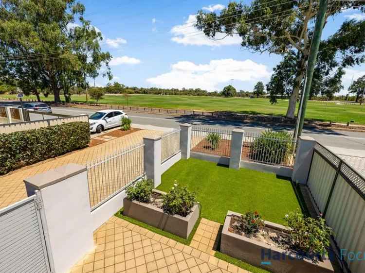 Stunning 4 Bed 2 Bath Family Home in Huntingdale