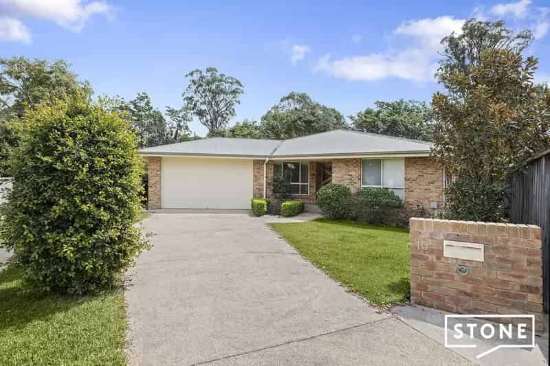 Lease Modern Three Bedroom Home in Coffs Harbour