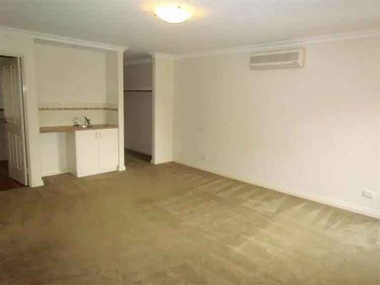 Large 3 Bedroom 2 Bathroom Unit for Rent in Ideal Location