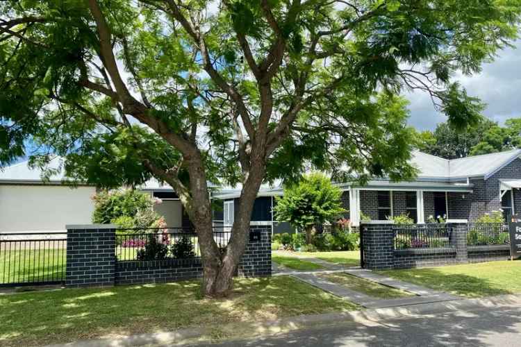 Stunning Blue Brick Home with Oversized Motorhome Access