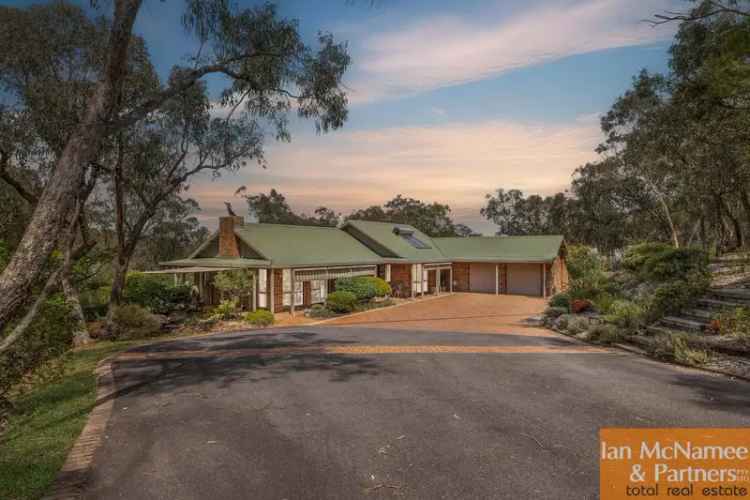 Spacious Greenleigh Home 7922m²: Modern Comfort & Tranquil Setting