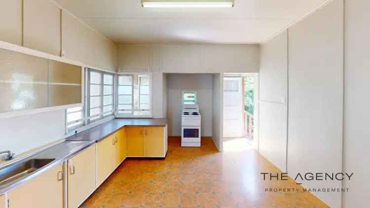 House For Lease - 214 Agnes Street, The Range QLD 4700