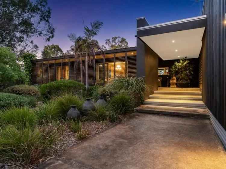 Luxury Waterfront Getaway Home Near Perth