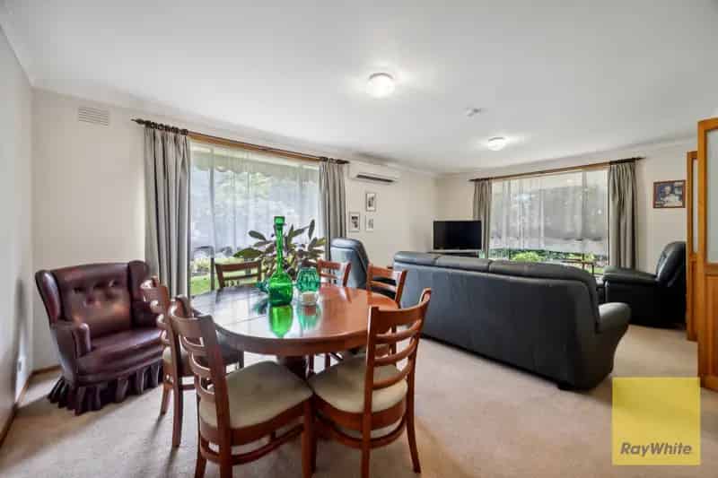 Buy House in Great Location with Golf Course Views