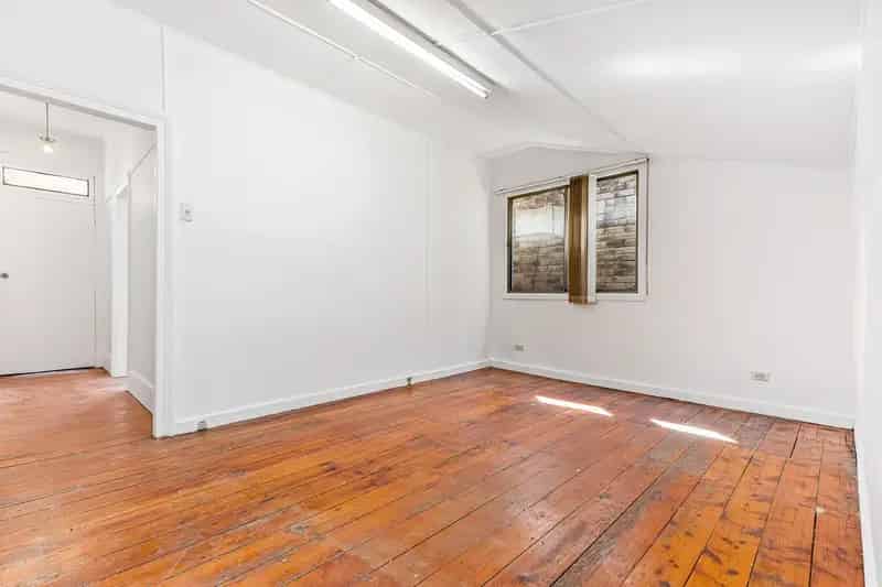 3 Bed House Balmain - Walk to Park, Transport & Schools