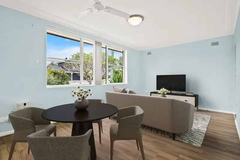 Rent Unit in Corrimal NSW with Garden and Close to Amenities