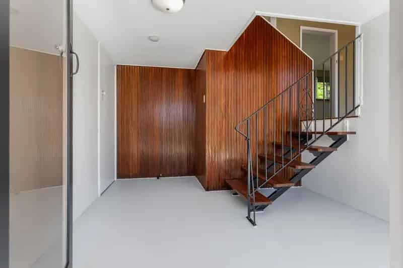 Lease Charming Residence in Clontarf with Modern Upgrades and Spacious Yard