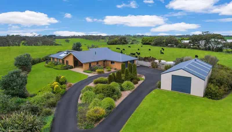 Buy Rural Property Family Home with Modern Features in Australia