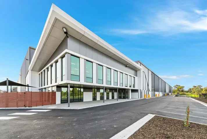 Super Connected Warehouse For Lease in Dandenong South