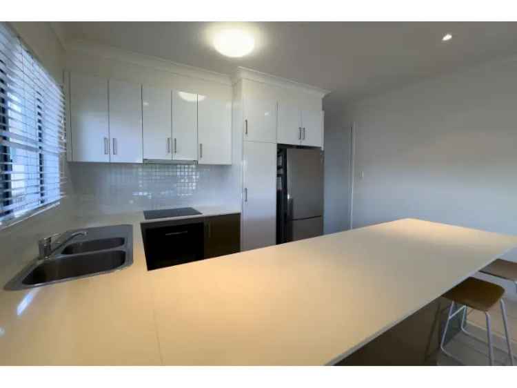 South Townsville 3 Bed Furnished Home - Close to CBD