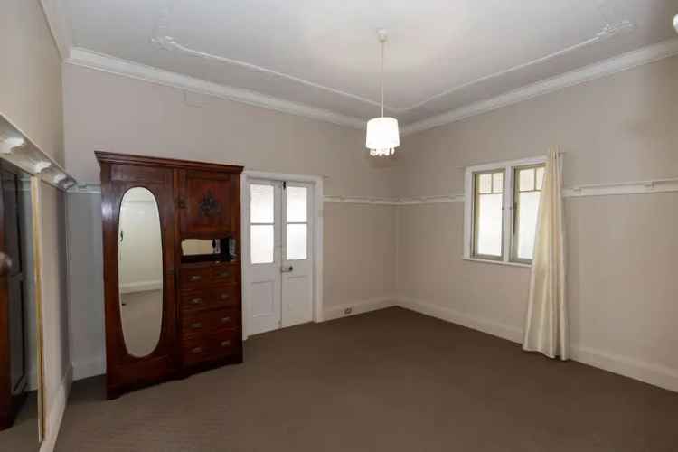 Lovely Weatherboard home on large block - Partially furnished