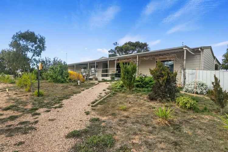 A Unique Historical Land Holding at Moonta Bay Close to beach