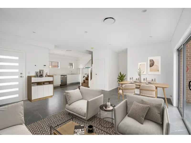 Near New House Sized Luxury Townhouse