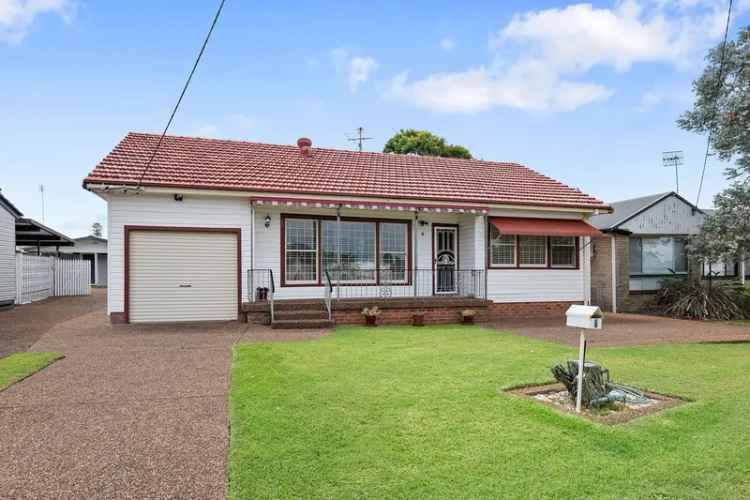 House For Sale in Belmont North with 3 Bedrooms and Outdoor Entertaining Area