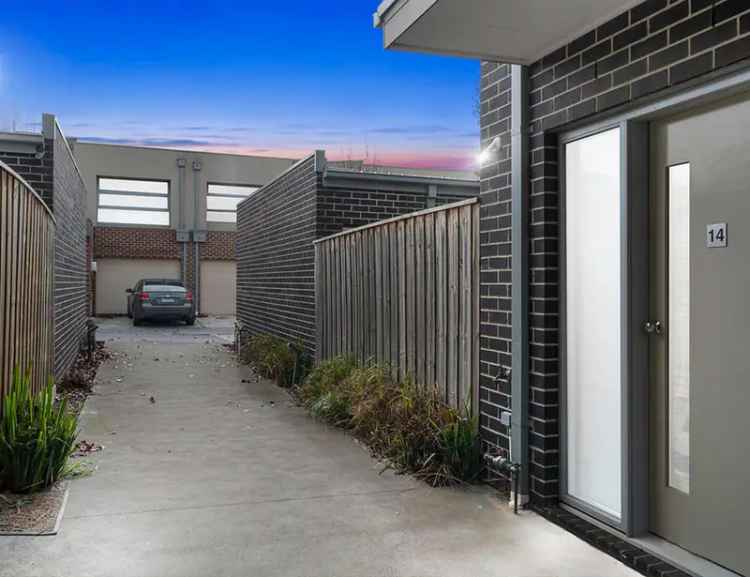 Charming 2-Bedroom Unit in Tarneit