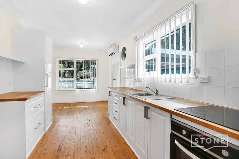 Lease 2 Bedroom Duplex Richmond Modern Kitchen Garden Shed
