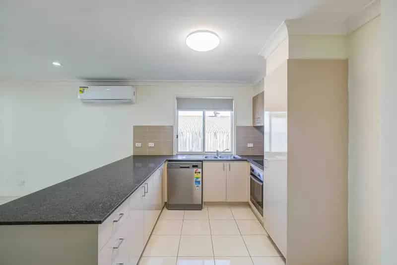 Lease 4 Bedroom House in Coomera QLD with Outdoor Alfresco Area