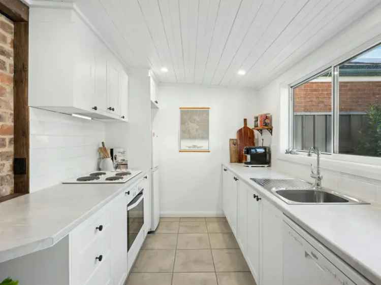 Buy Heritage Cottage in Mudgee with Modern Comforts and Investment Potential