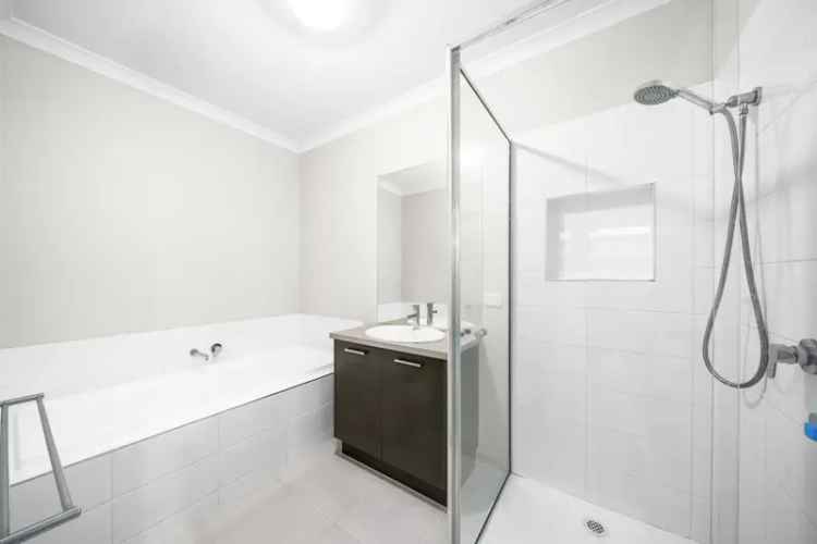 3 Bedroom 253m² Townhouse Melbourne Family Home