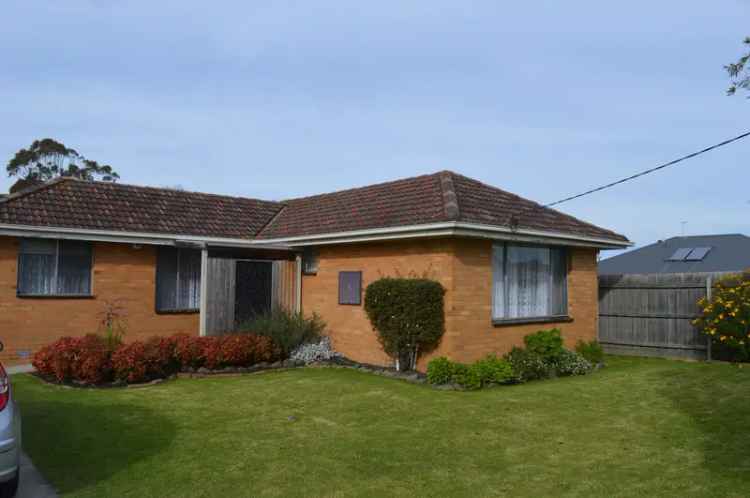 CLASSIC BRICK VENEER HOME IN GREAT YARRAM LOCATION