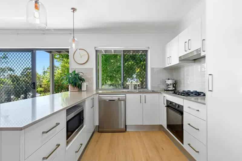 Immaculate Family Living in Prime Brightwater Location