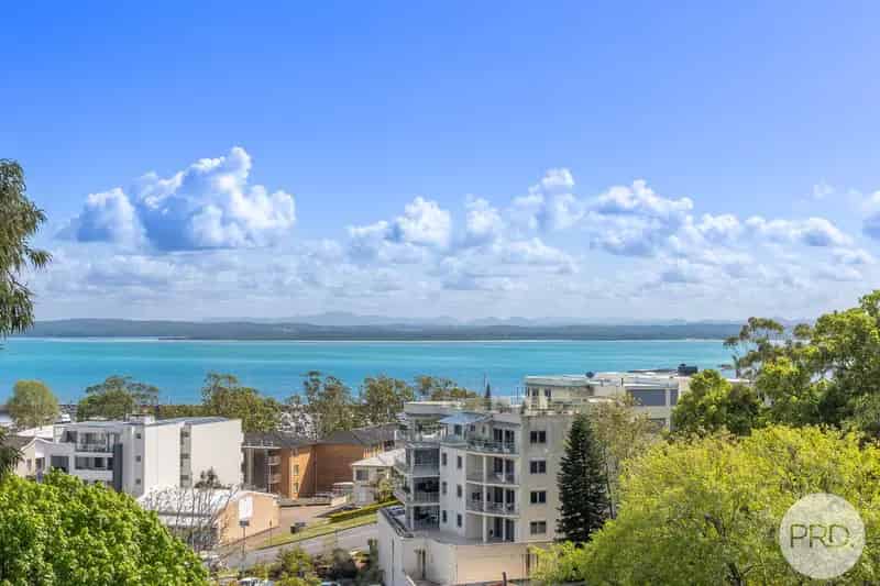 Ambient Lifestyle With Sparkling Water Views