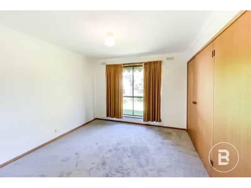 Well Presented Three Bedroom Home In Canadian