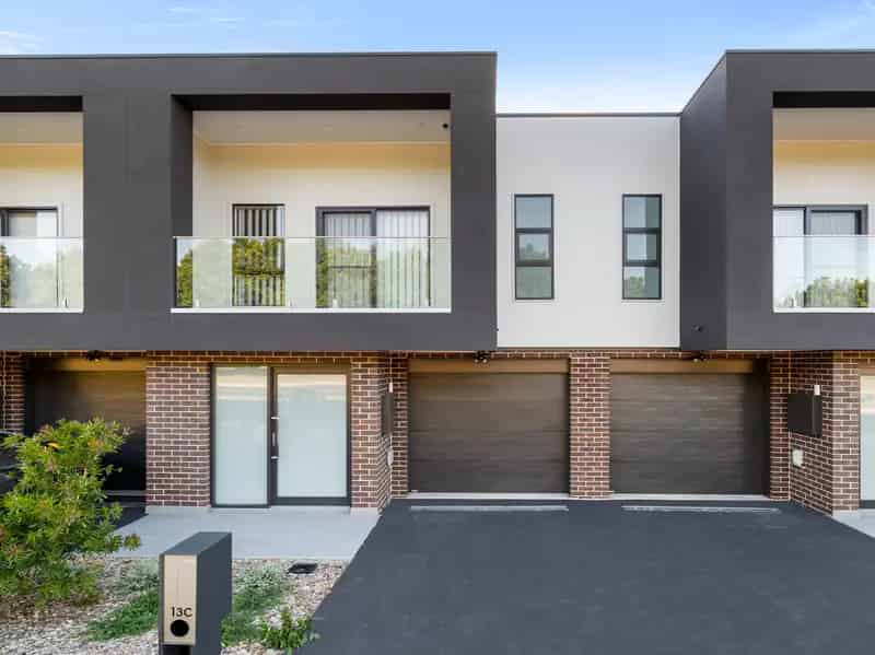 Newly Built Modern Home!!
