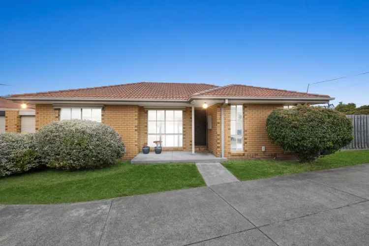 Sunlit Cozy Home in Prime Oakleigh South