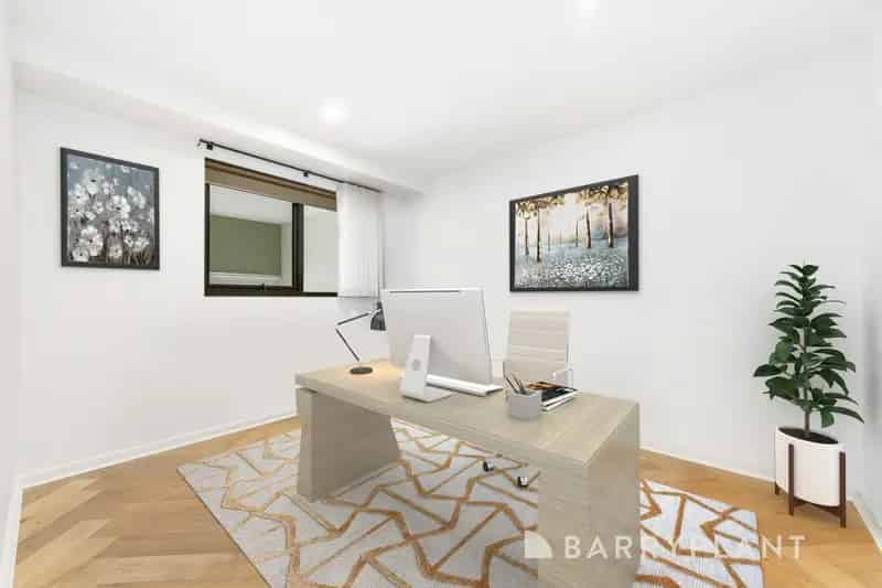 WERRIBEE'S FINEST SKY-HOME SET IN THE CBD