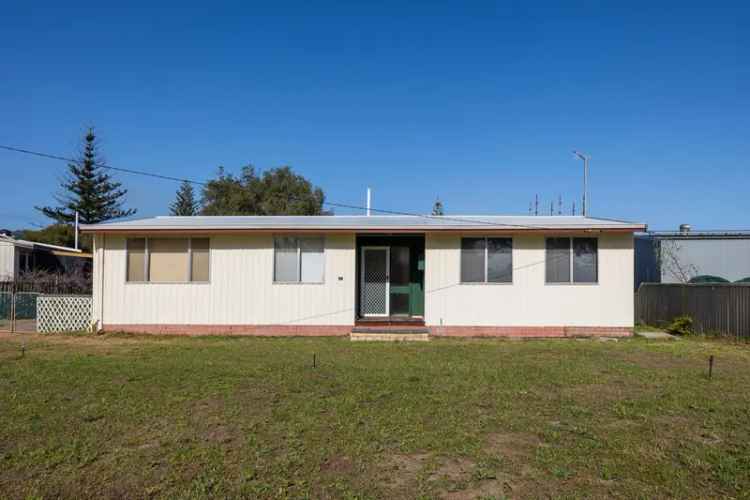 Central home with ripper shed on 1045m2