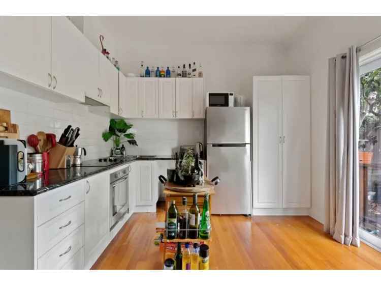 Three Bedroom Charming Home Near Bendigo CBD