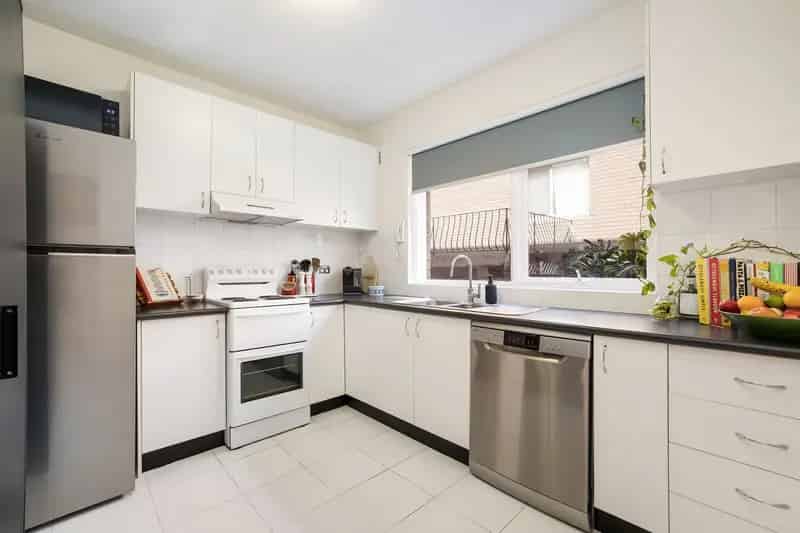 North East Facing Apartment With Parking In Quiet Cul-De-Sac Location
