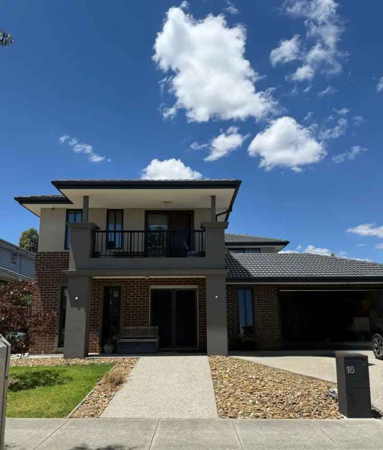 Lease Huge Family Home in Beveridge VIC with Golf Course Views