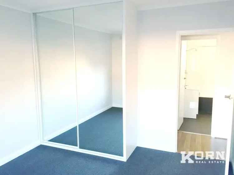 Adelaide 1 Bedroom Apartment 84m² City Views Furnished