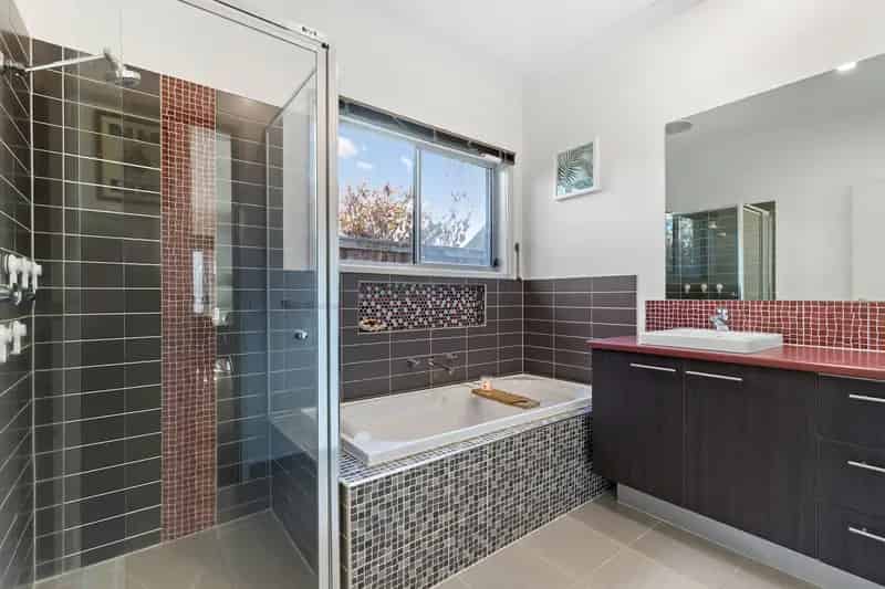 Lease Beautiful Home with 3 Bedrooms in Doreen with Alfresco Area
