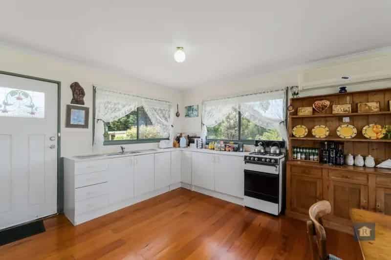 Buy rural property with breathtaking views in Otway Ranges