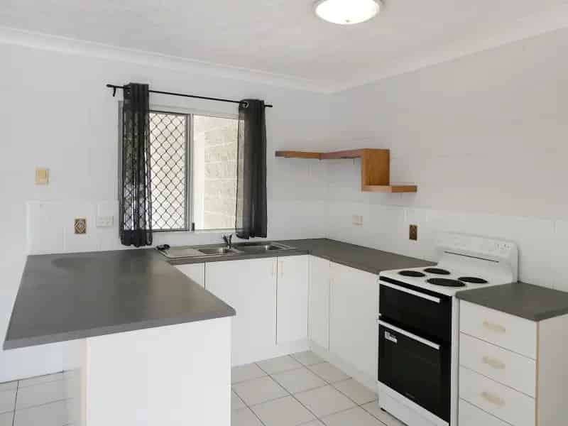 Prime Location – Walk To The Strand & City Amenities