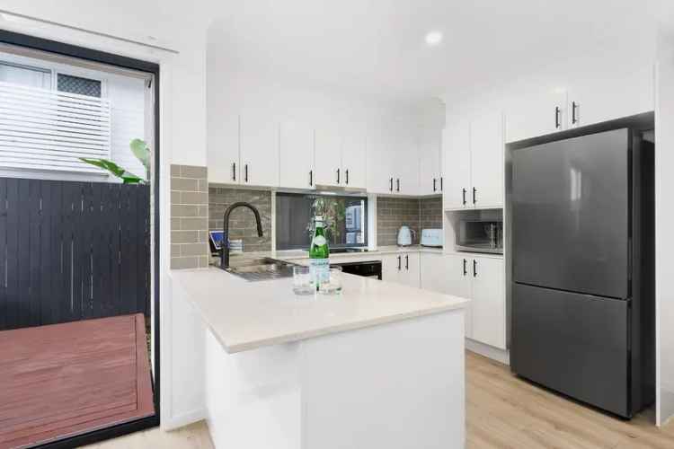 Contemporary Corner Townhouse Everton Hills 3 Beds 2 Baths