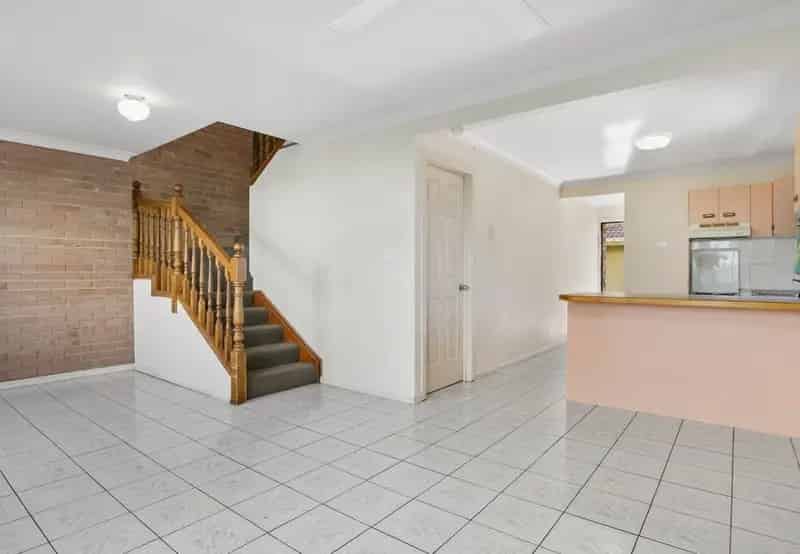 Private Courtyard - GREAT Location - Built-ins