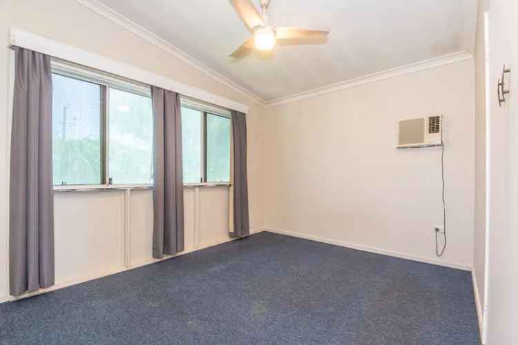 Cottage In Central Location With Large Backyard