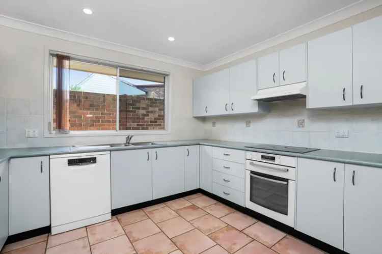 6 Bedroom Family Home Ruse NSW Modern Comfort and Convenience