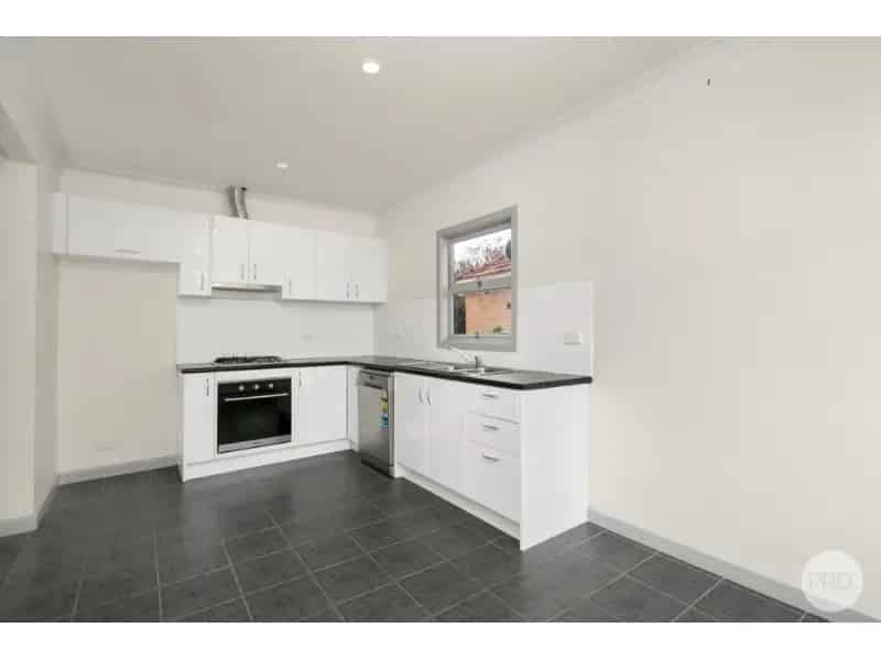 Walking Distance To Central Ballarat!