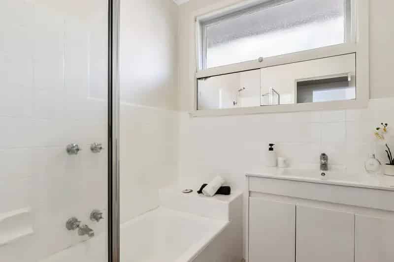 Low-Maintenance Living in Prime Glen Waverley Location