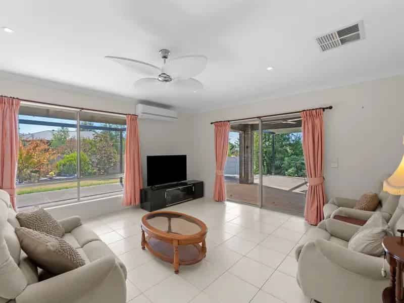 Light and Bright Home in Prime Location, Close to Schools