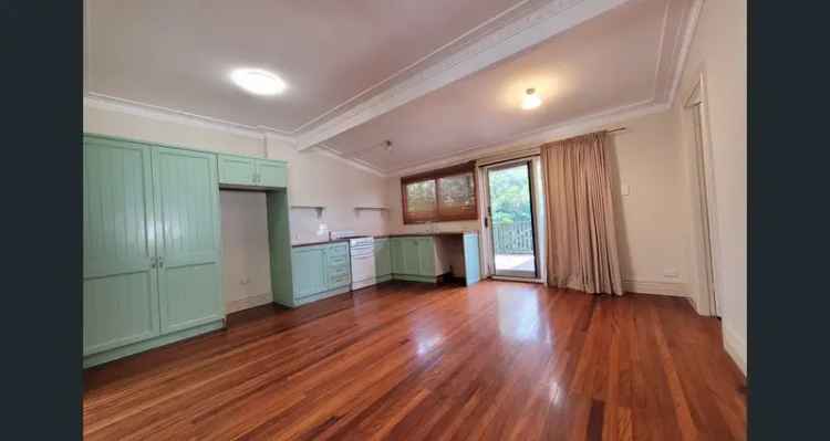 Two Bedroom Cottage Near Ettalong Beach - Pet Friendly