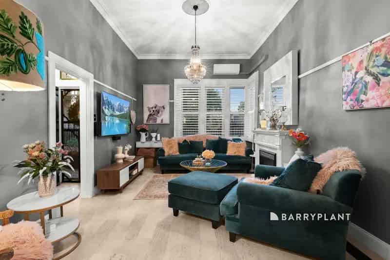 Timeless 1897 Charmer in Prime Drouin Location