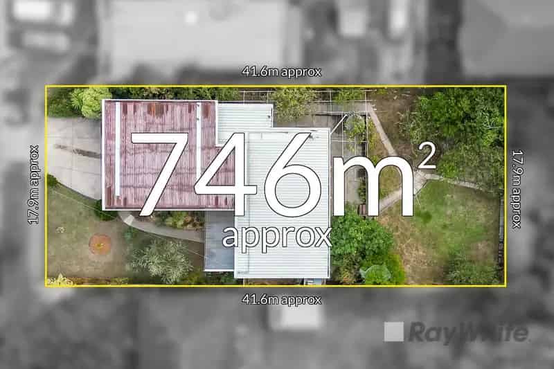 MAGNIFICENT FAMILY HOME READY TO MAKE IT YOUR OWN!